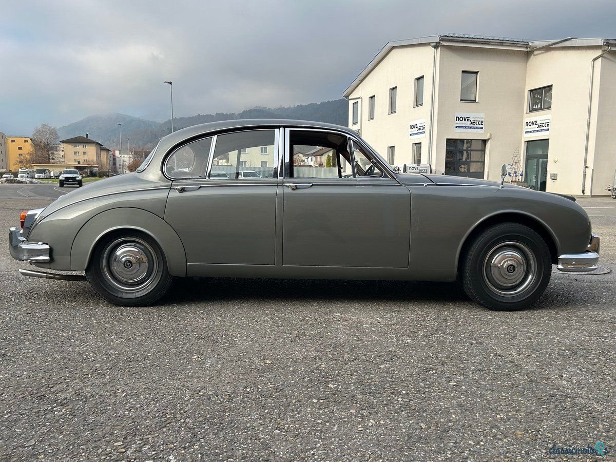 1967' Daimler 250 V8 photo #4