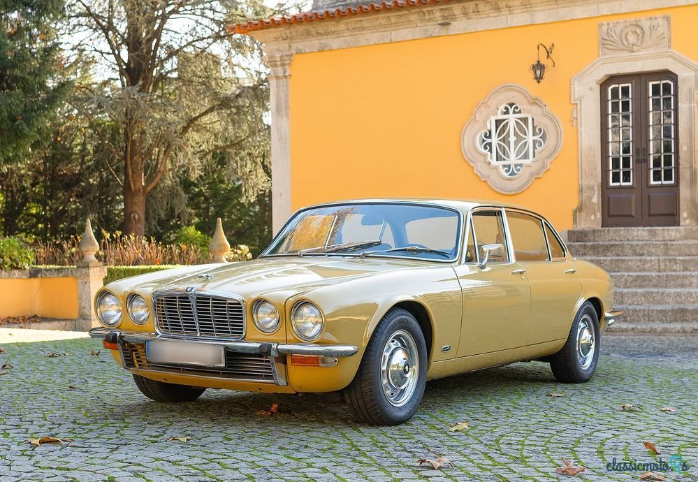 1977' Jaguar XJ photo #1