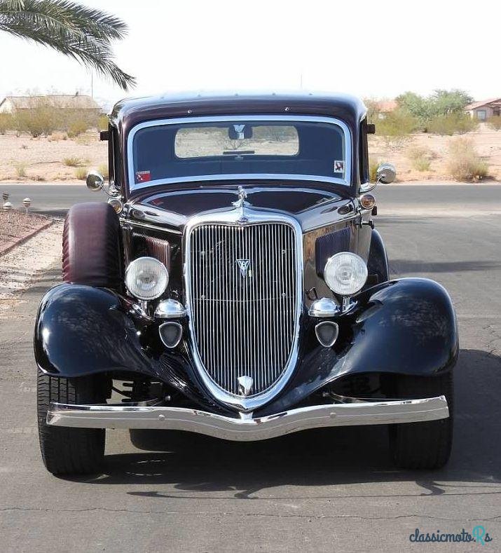 1934' Ford Deluxe Tudor photo #4