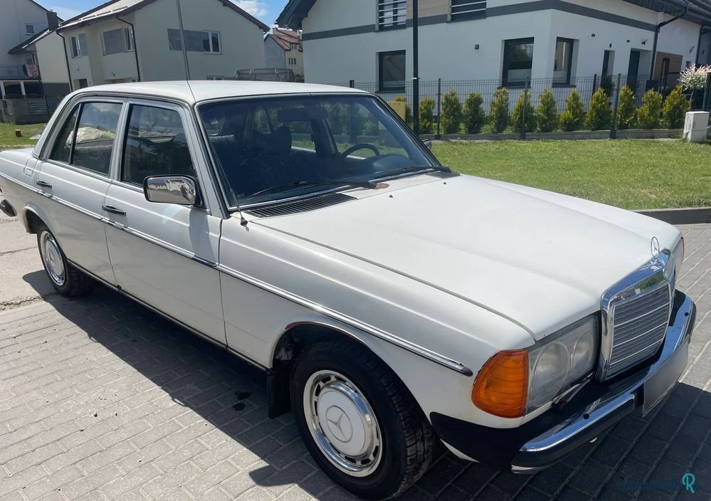 1979' Mercedes-Benz W123 photo #3