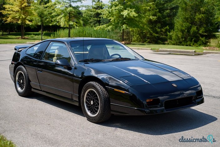 1988' Pontiac Fiero photo #2