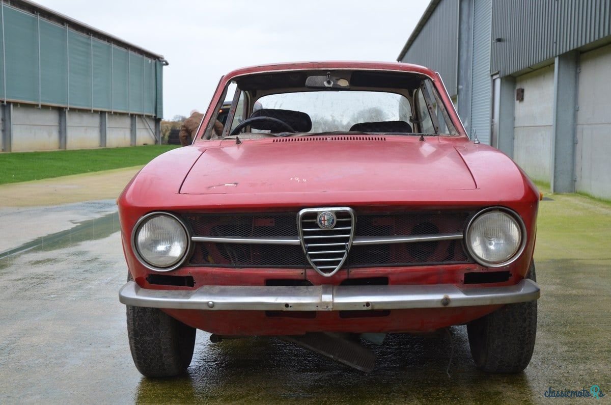 1975' Alfa Romeo Giulia photo #2