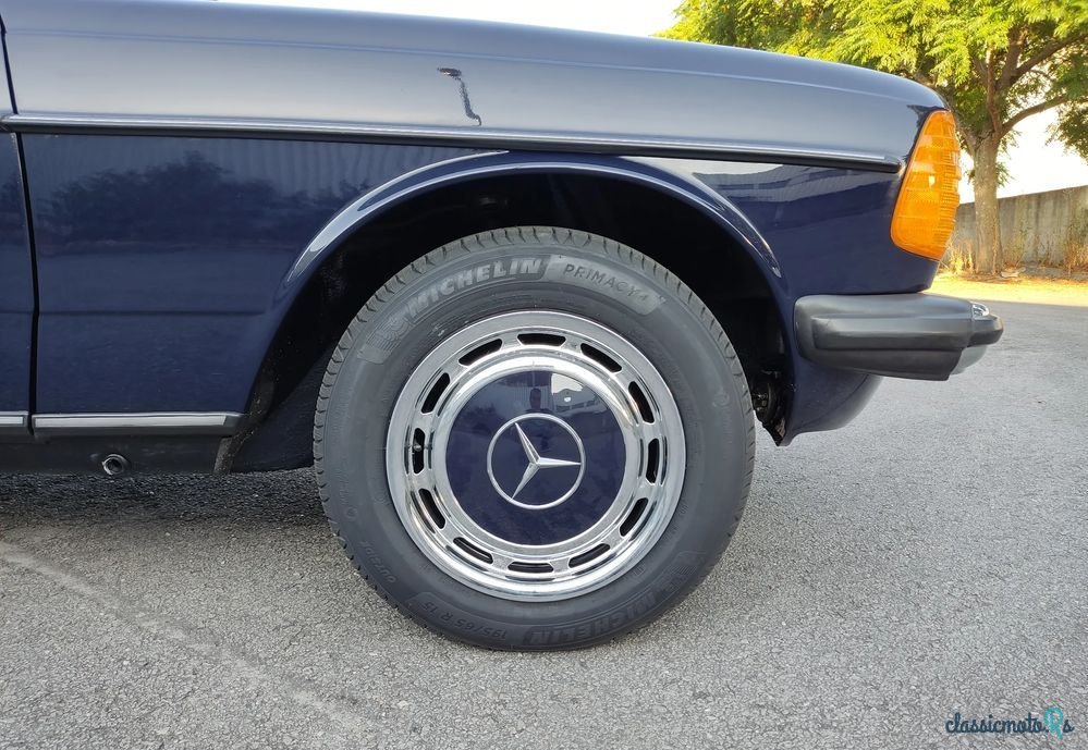 1981' Mercedes-Benz 240 photo #2