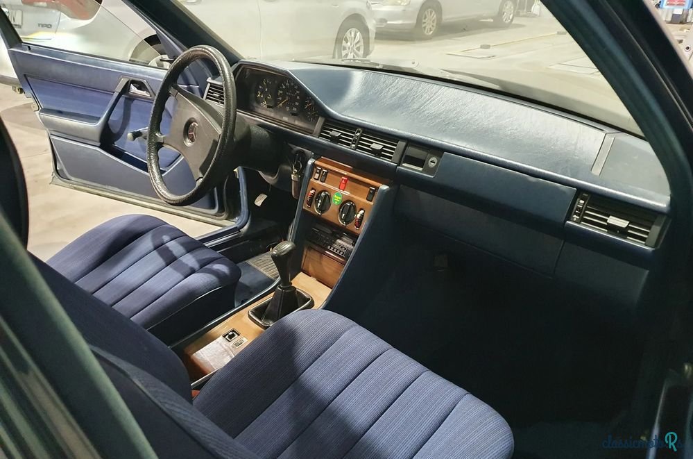 1989' Mercedes-Benz Classe E photo #6