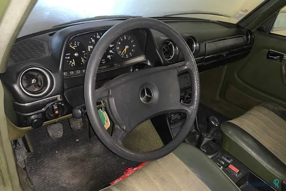 1979' Mercedes-Benz 200 photo #6