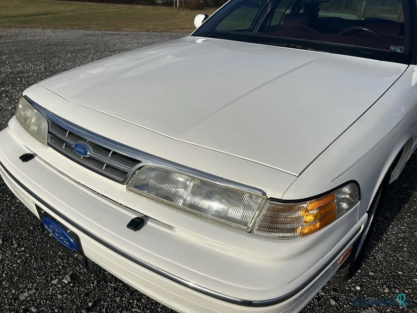 1995' Ford Crown Victoria photo #2