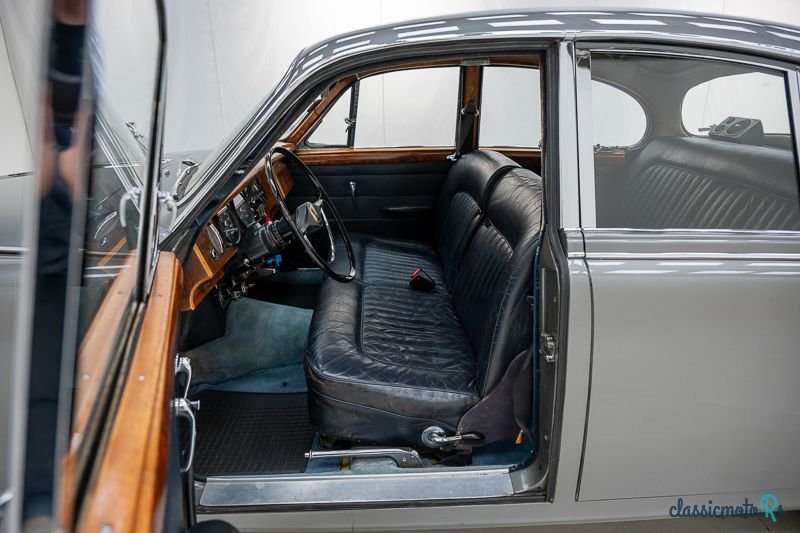 1965' Daimler V8 250 '65 CH358bw photo #4