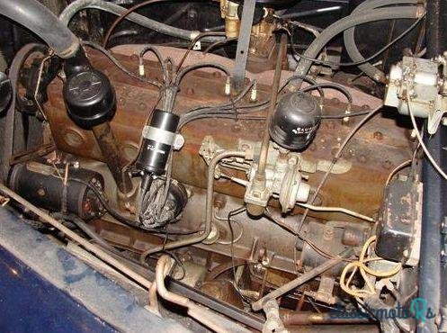 1949' Packard Deluxe Eight 4Dr Sedan photo #2