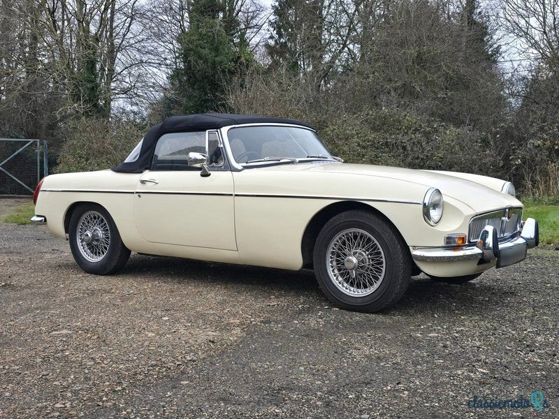 1973' MG MGB photo #1