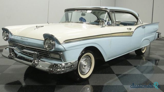 1957' Ford Fairlane photo #4