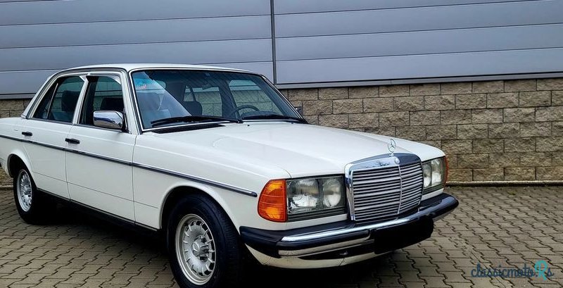 1979' Mercedes-Benz W123 photo #5