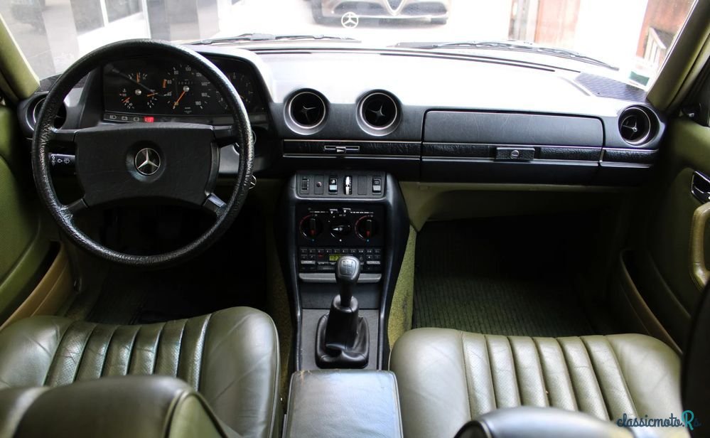 1982' Mercedes-Benz W123 300 D photo #5