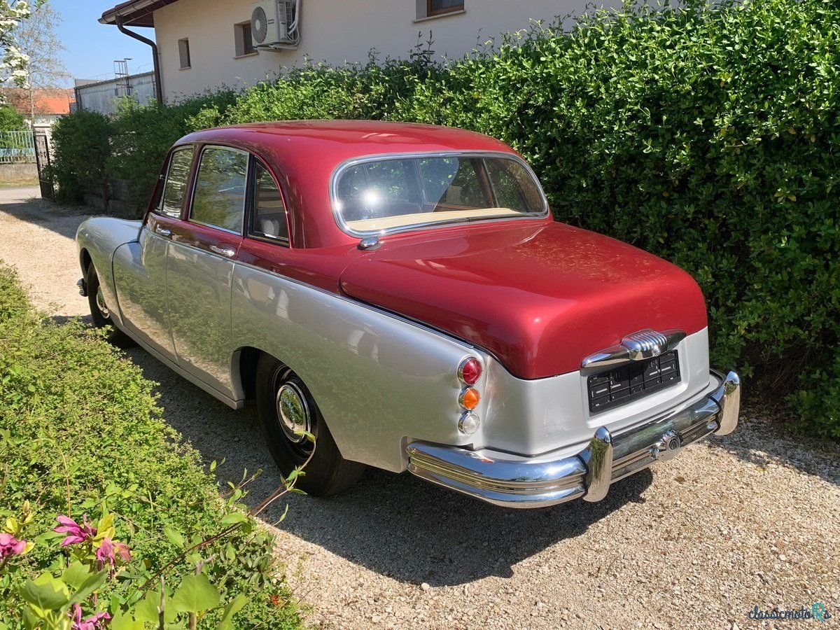 1962' Daimler Majestic Major photo #3