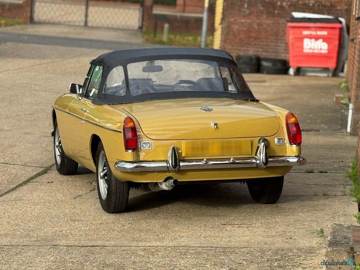 1974' MG MGB photo #2