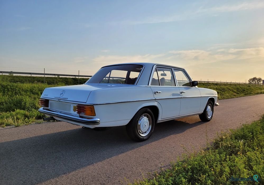 1975' Mercedes-Benz 200 W115 photo #5