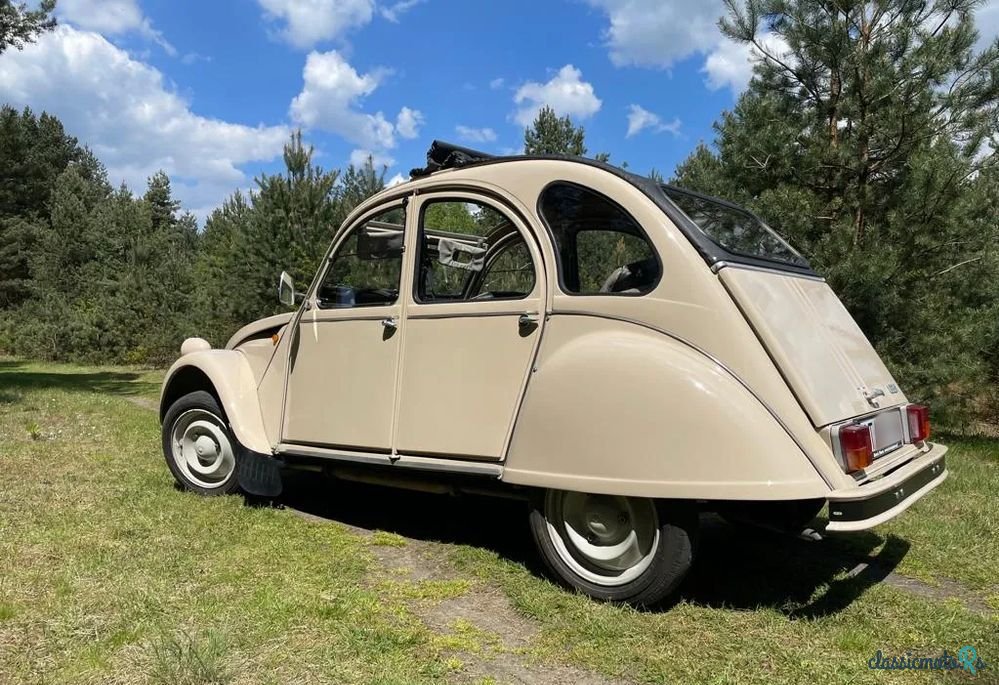 1976' Citroen 2CV 6 Club photo #4