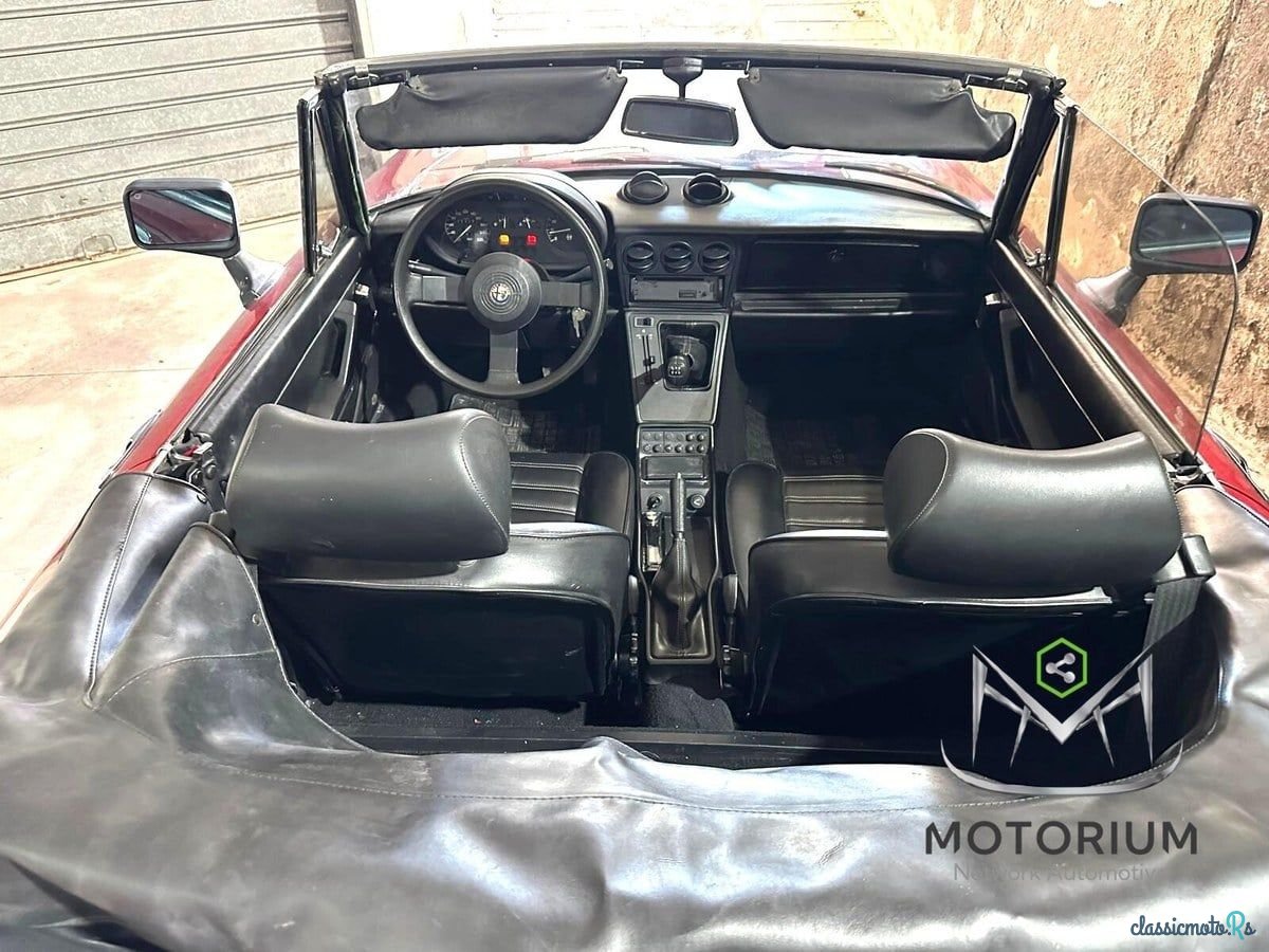 1989' Alfa Romeo Spider photo #2