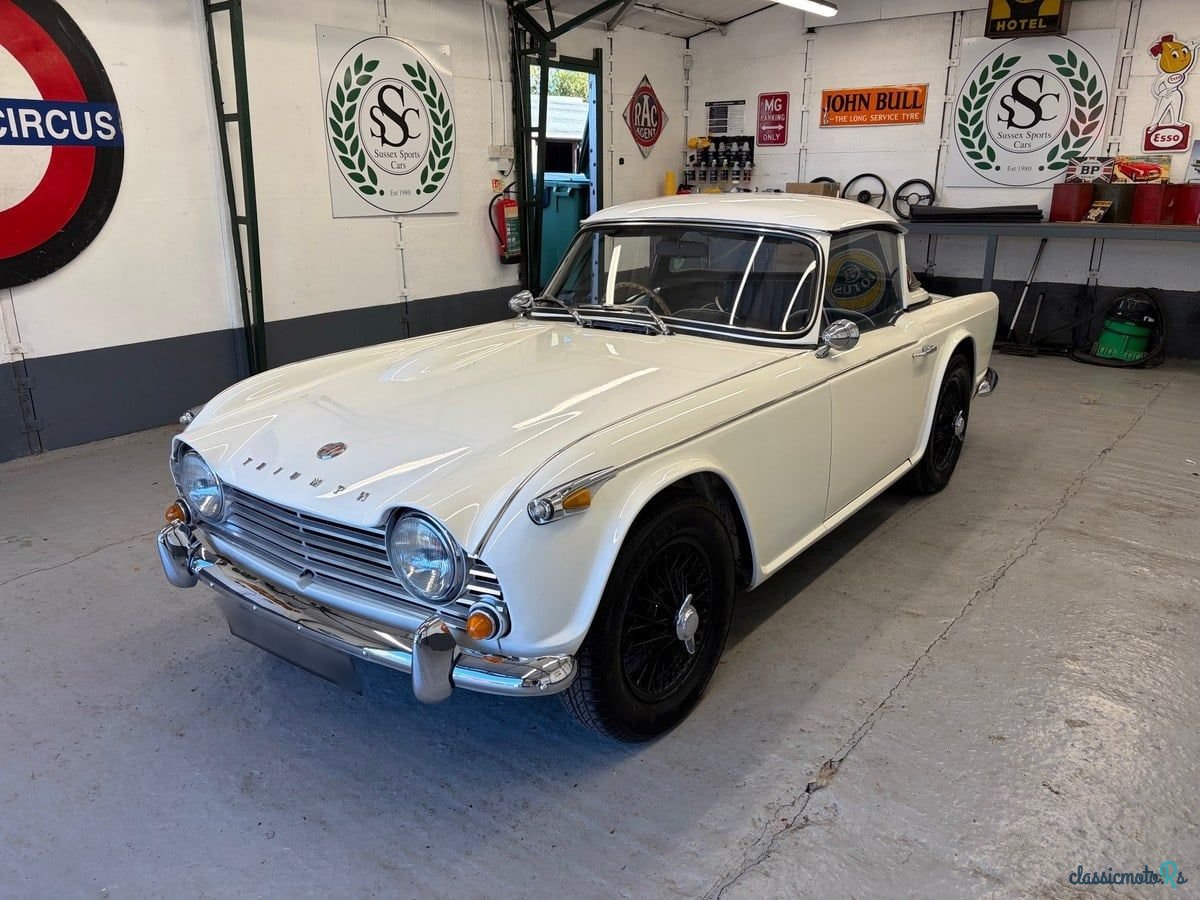 1965' Triumph TR4 photo #3
