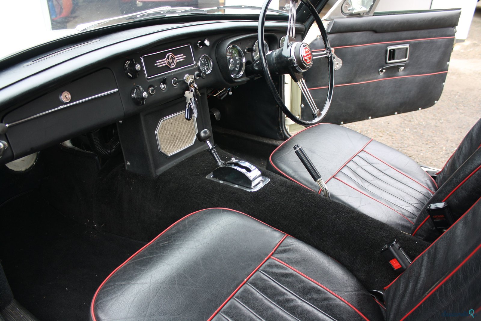 1969' MG MGC photo #3