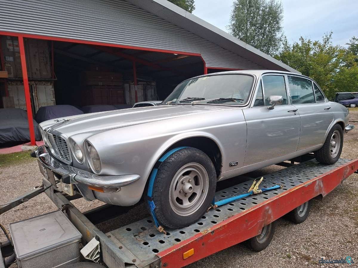 1975' Jaguar XJ photo #4