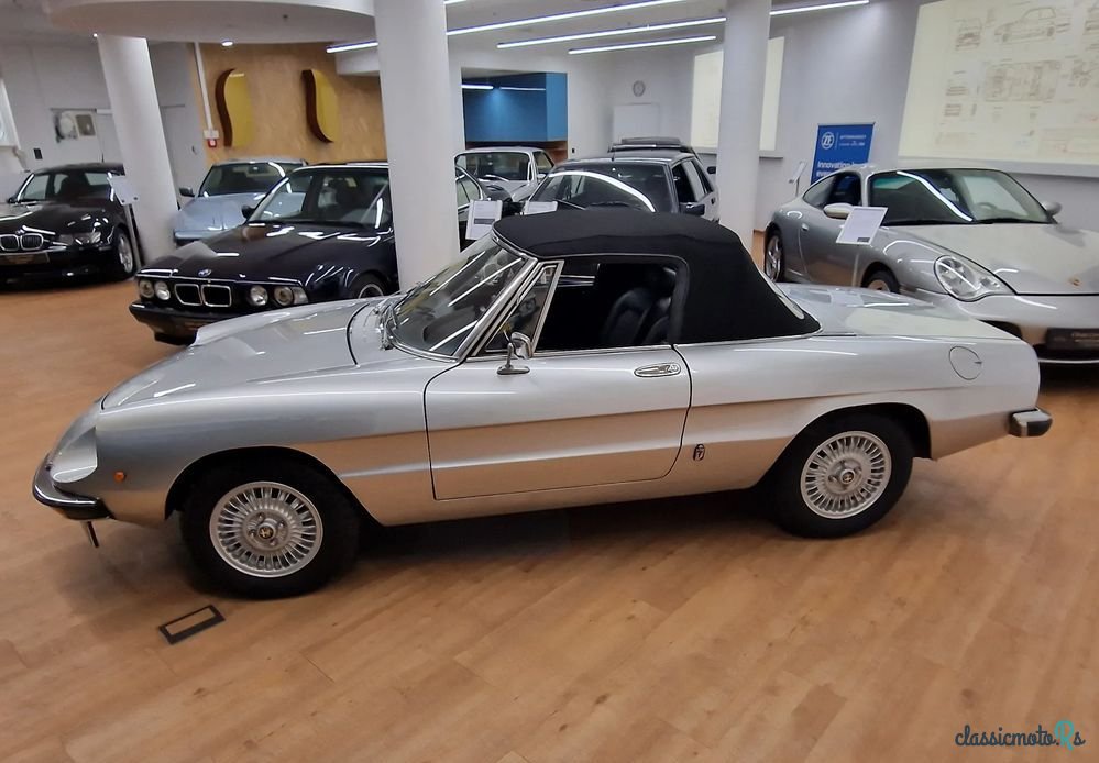 1975' Alfa Romeo Spider 2.0 photo #4
