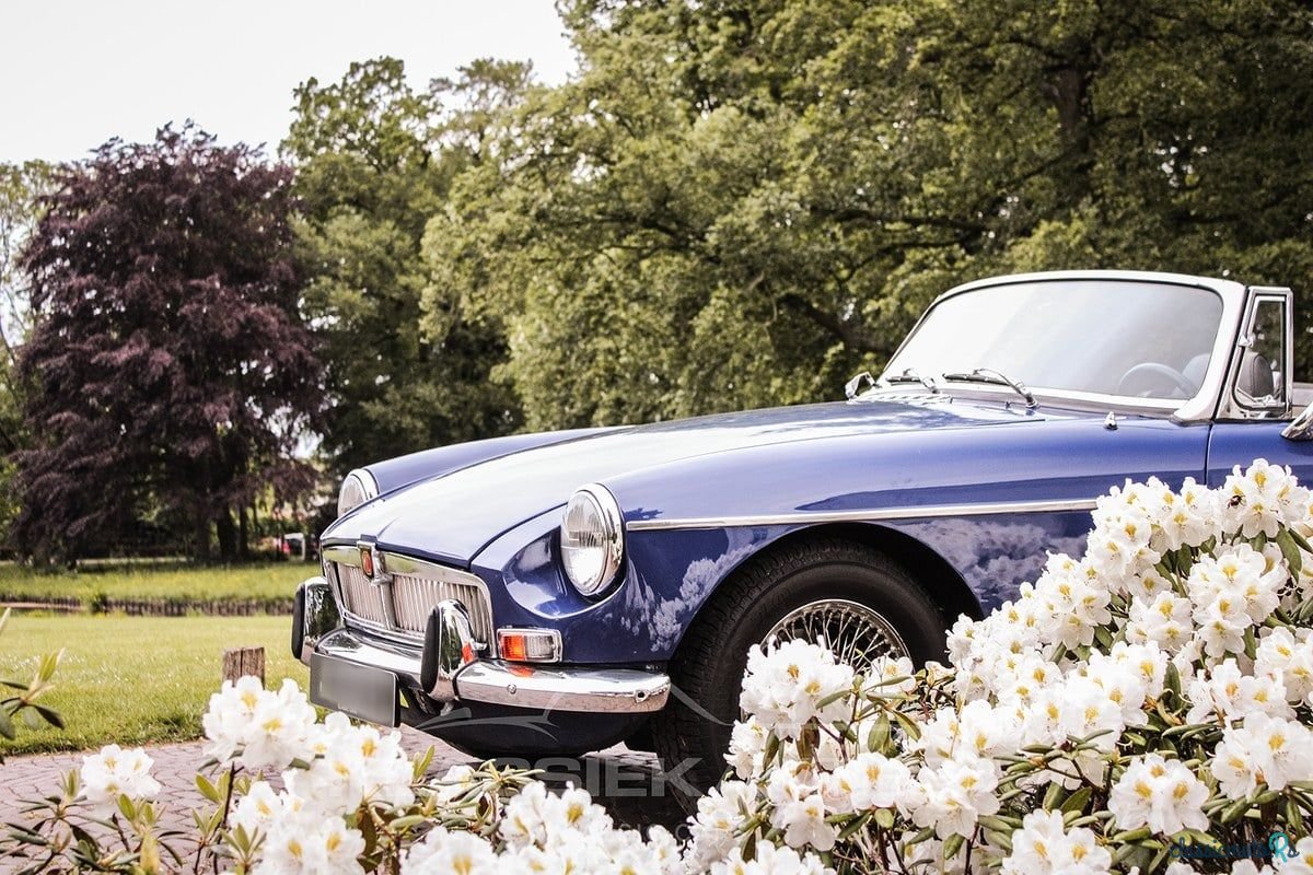 1970' MG MGB photo #3