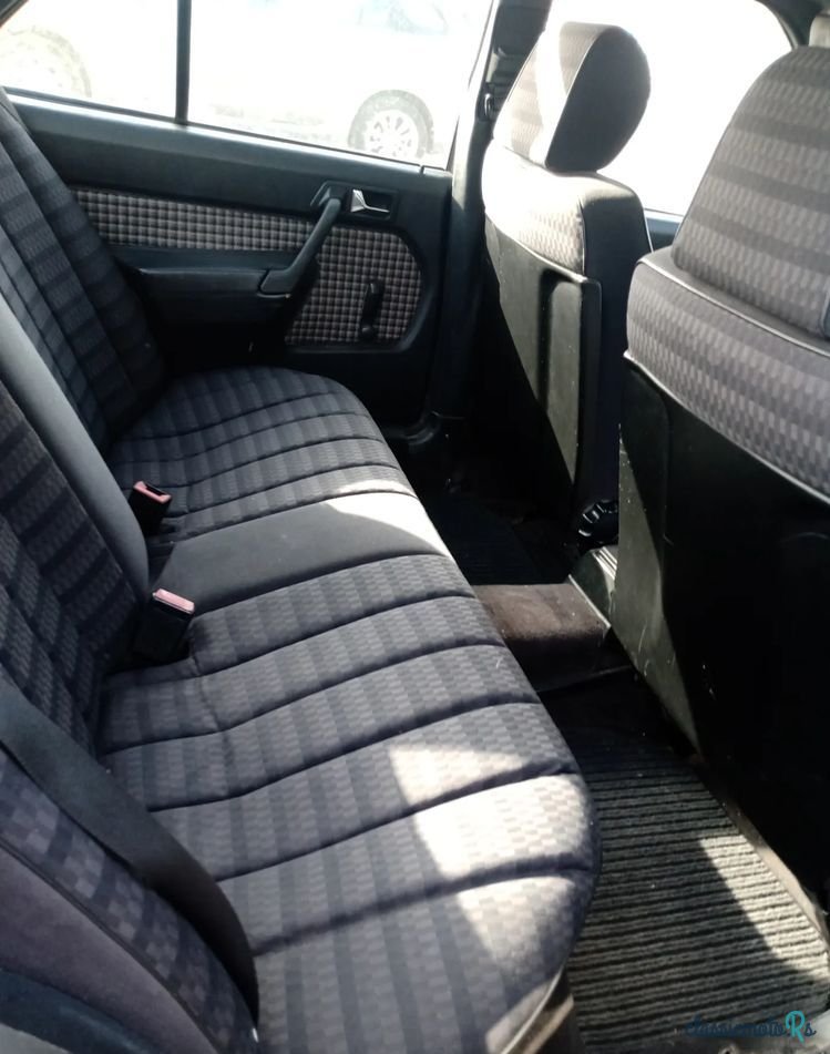 1989' Mercedes-Benz 190 E 2.0 photo #3