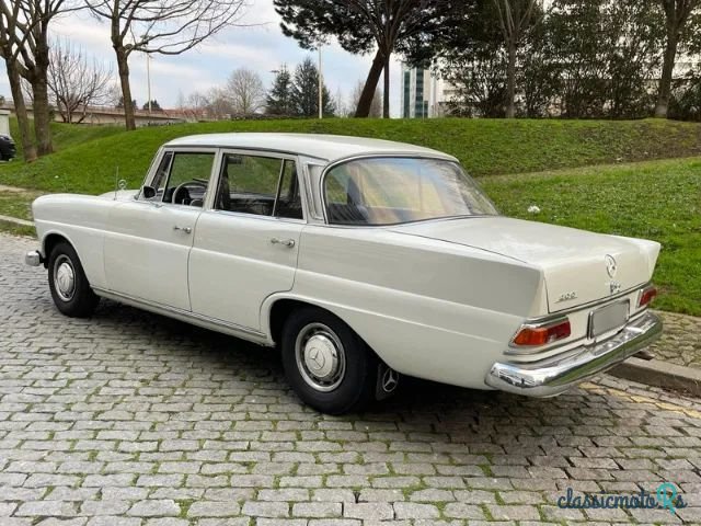 1967' Mercedes-Benz 200 photo #3