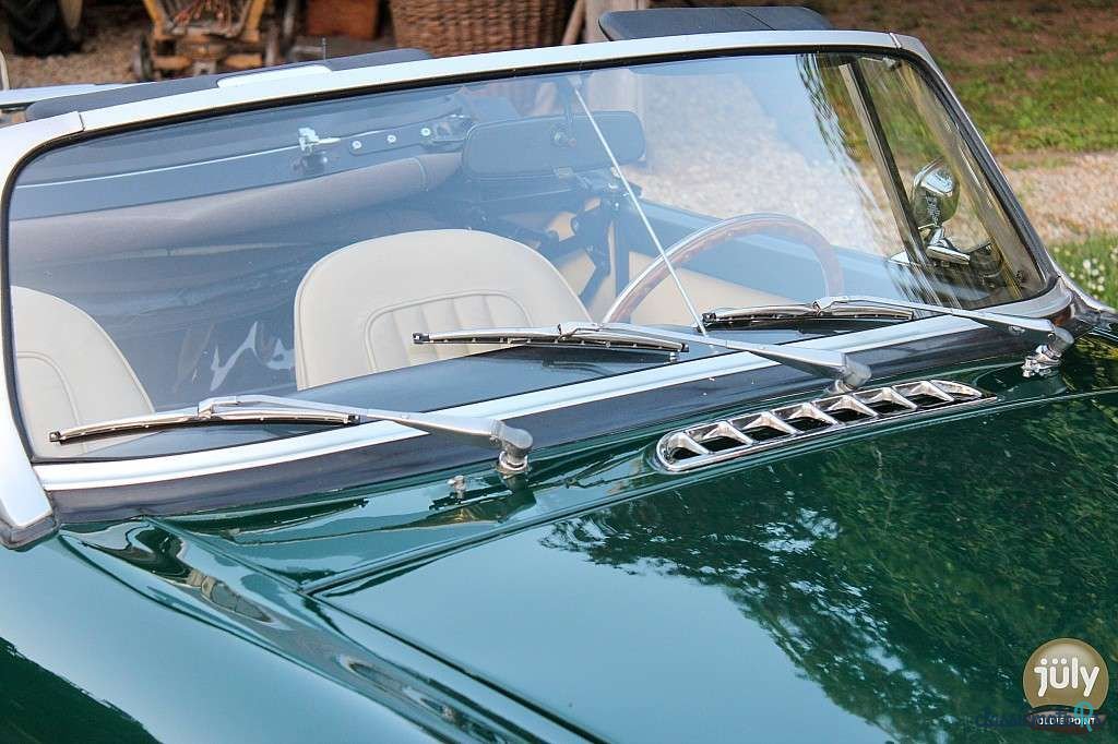 1976' MG MG B photo #5