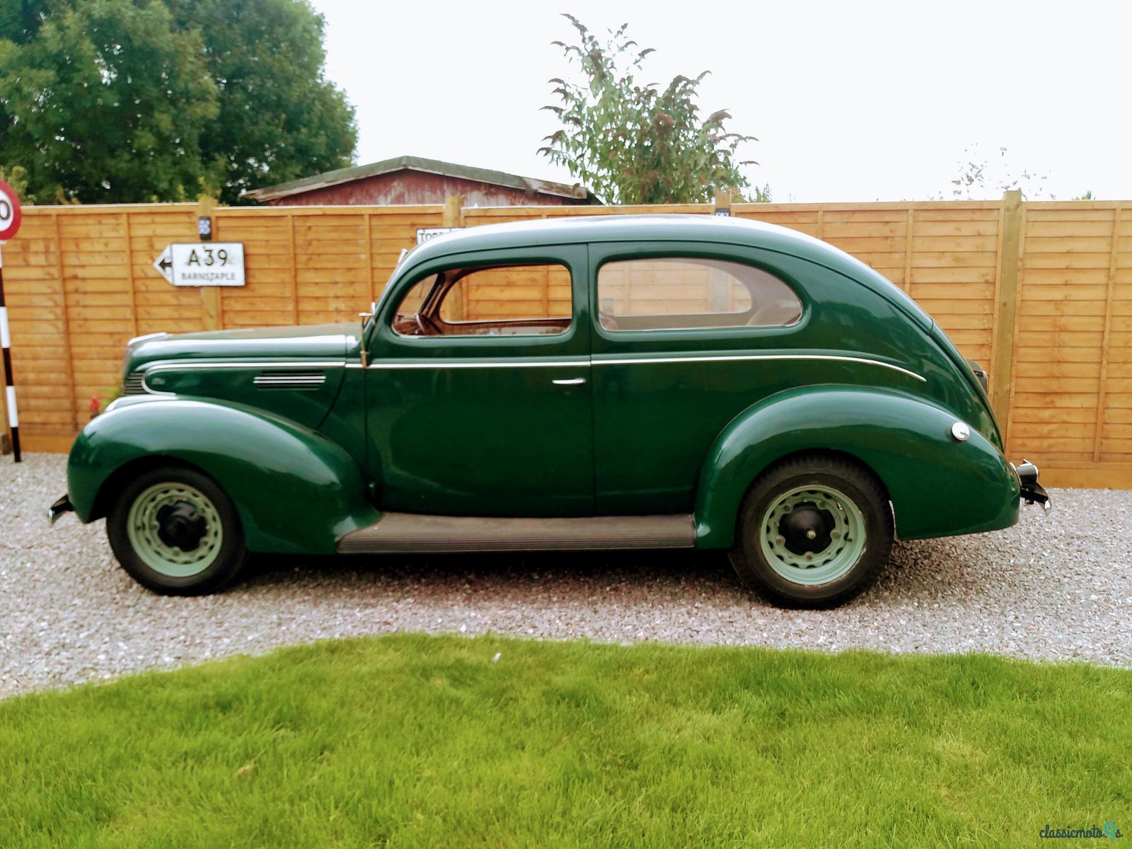 1939' Ford Standard 2 Door Sedan photo #3