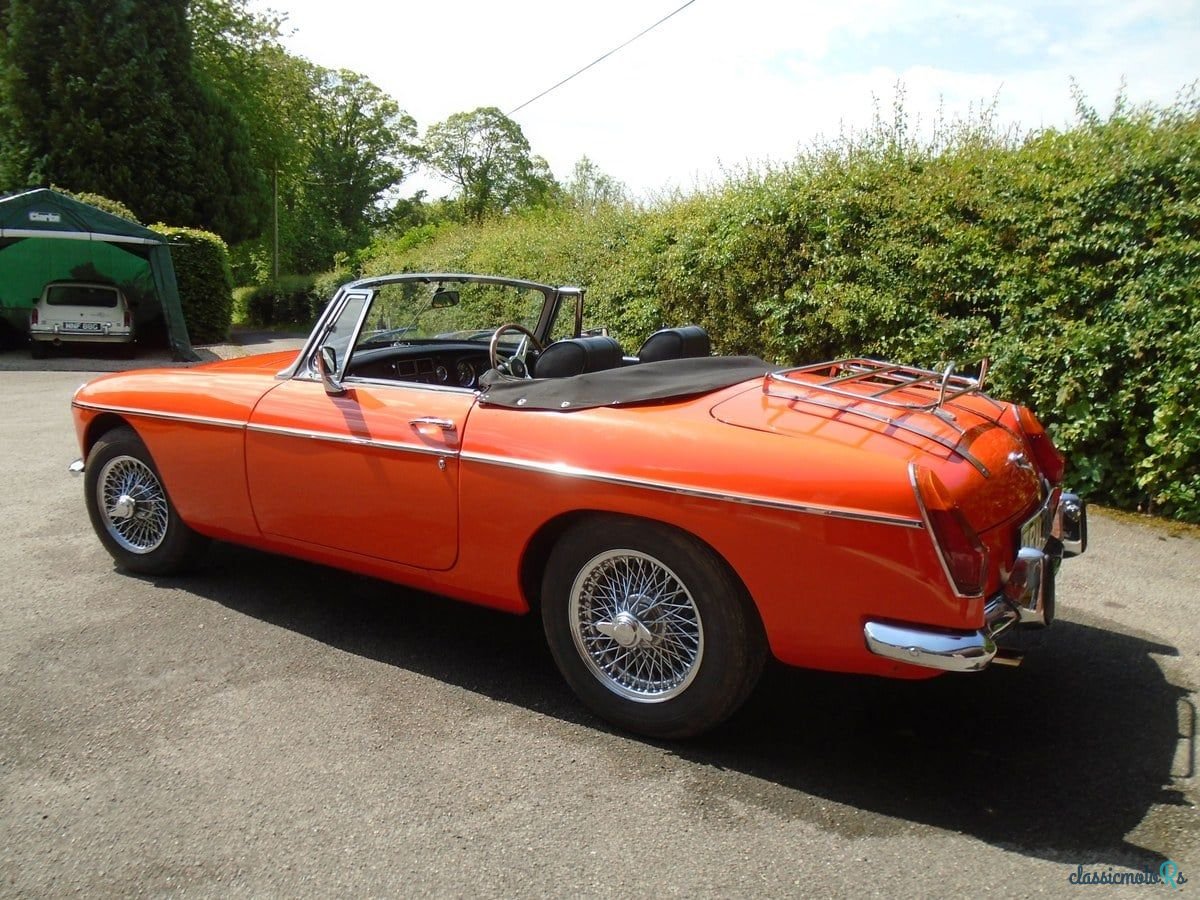 1974' MG MGB photo #3