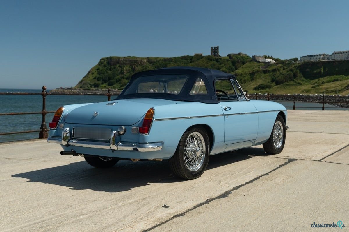 1970' MG MGB photo #4