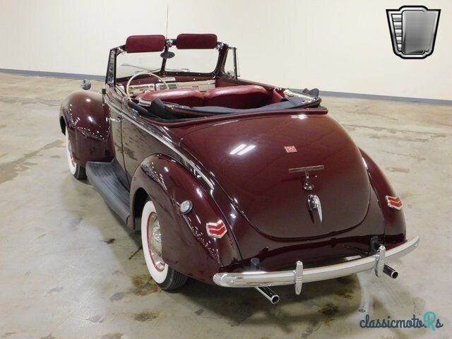 1940' Ford Deluxe photo #5