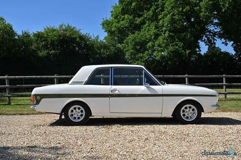 1968' Ford Cortina photo #4