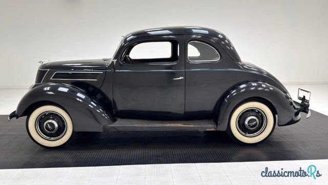 1937' Ford Deluxe photo #2