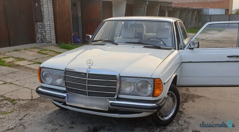 1978' Mercedes-Benz W123 photo #1