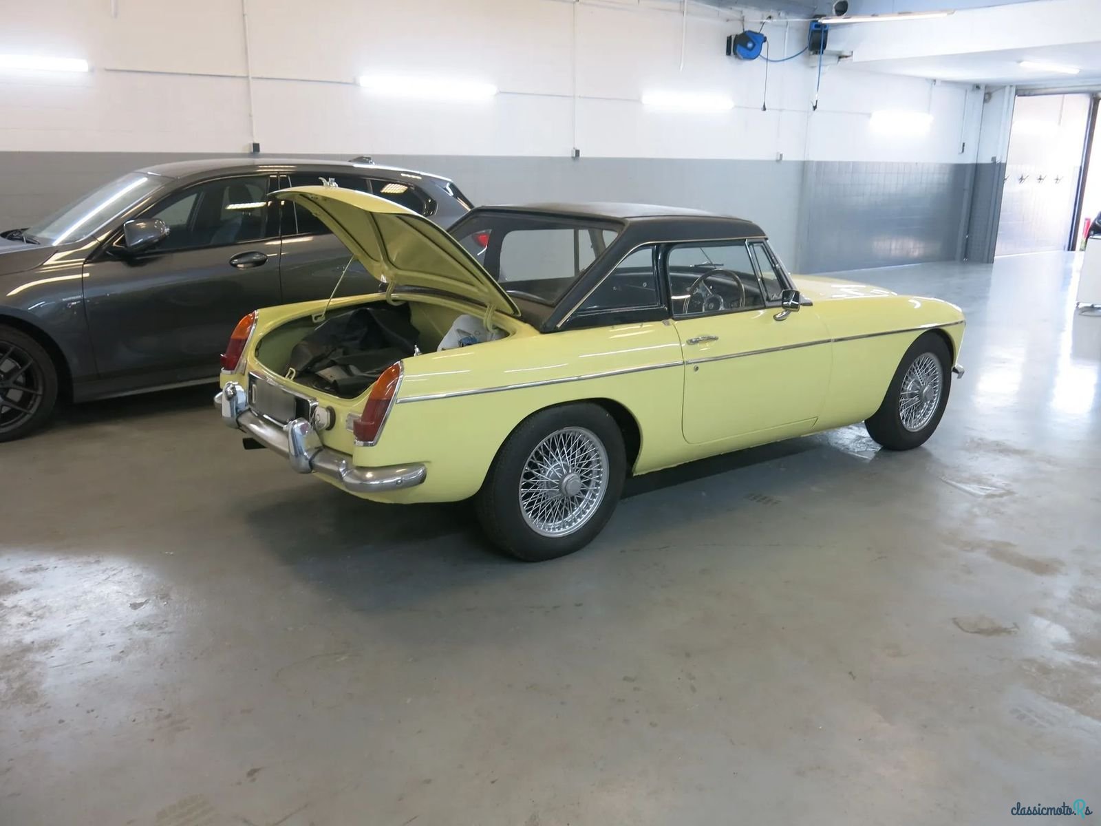 1969' MG MGC photo #2