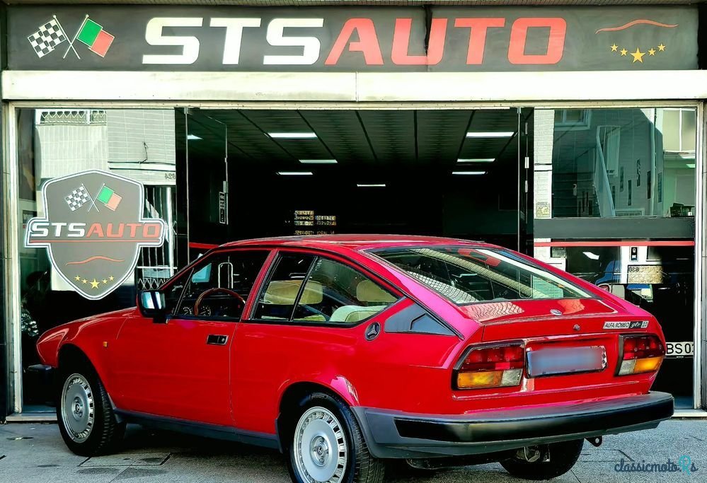 1982' Alfa Romeo GTV photo #4