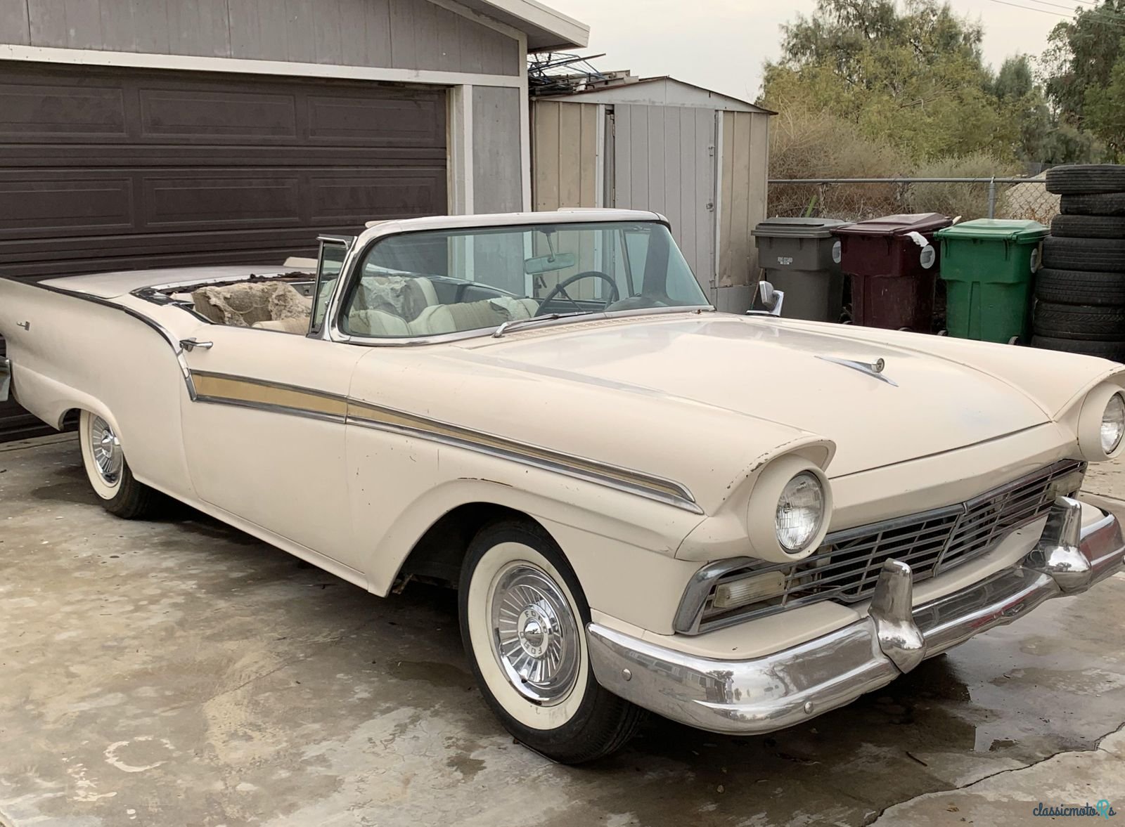 1957' Ford Fairlane photo #2