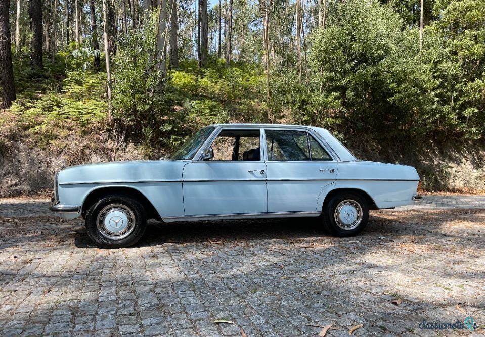 1980' Mercedes-Benz 240 photo #5