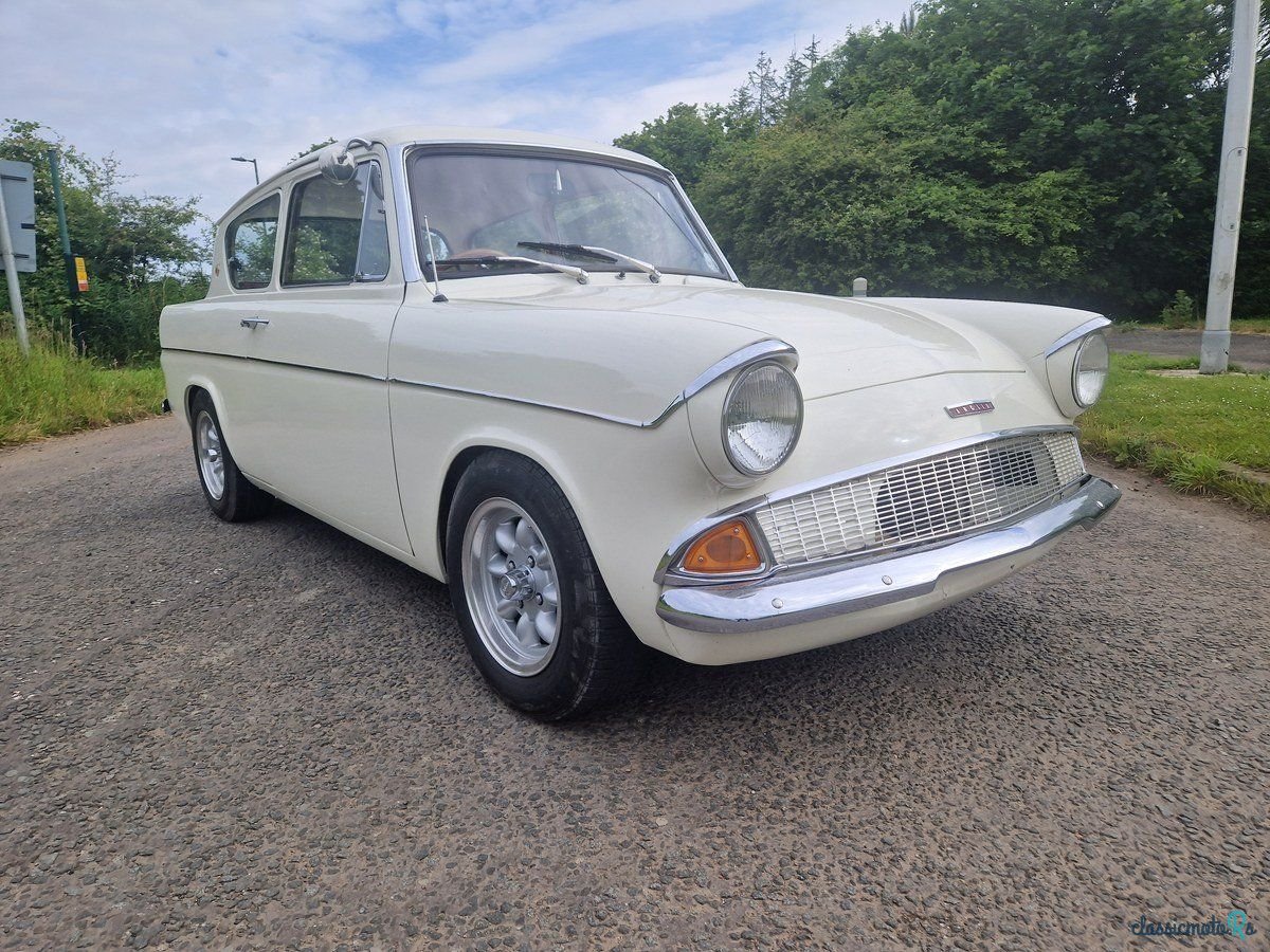 1967' Ford Anglia photo #2