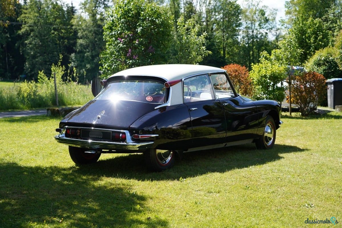 1957' Citroen DS photo #3