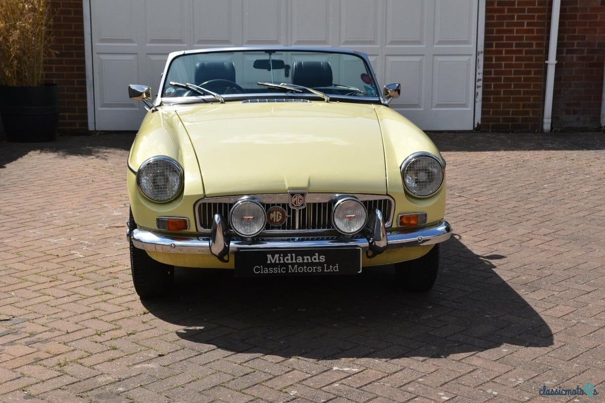 1970' MG MGB photo #2