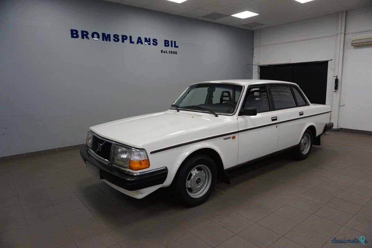 1984' Volvo 244 photo #2
