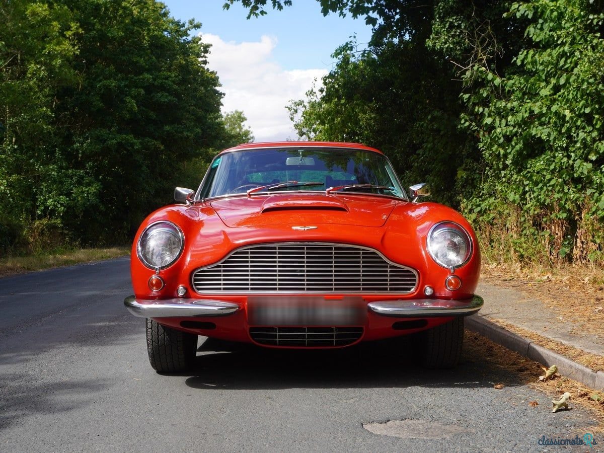1967' Aston Martin DB6 photo #2