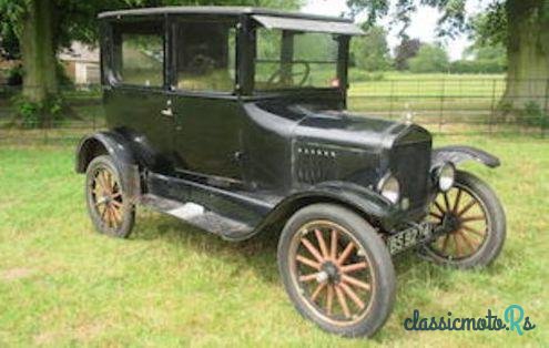 1923' Ford Model T Tudor Sedan photo #1