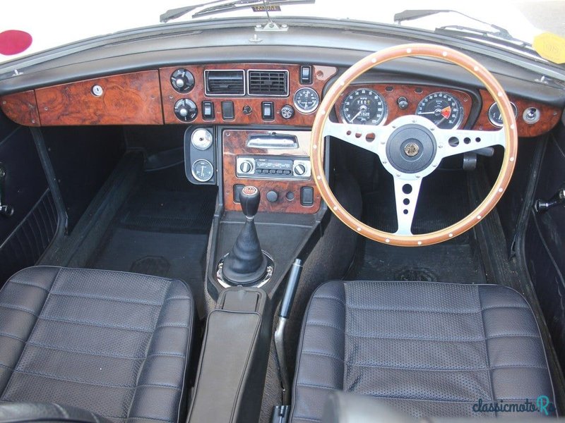 1973' MG MGB photo #3