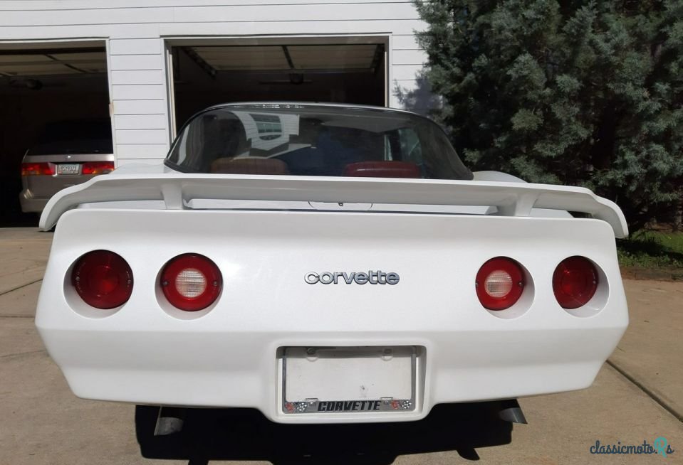 1980' Chevrolet Corvette photo #3