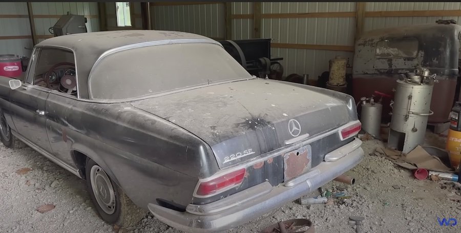 Watch 1965 Mercedes-Benz 220 SE Barnfind Get First Wash In 15 Years