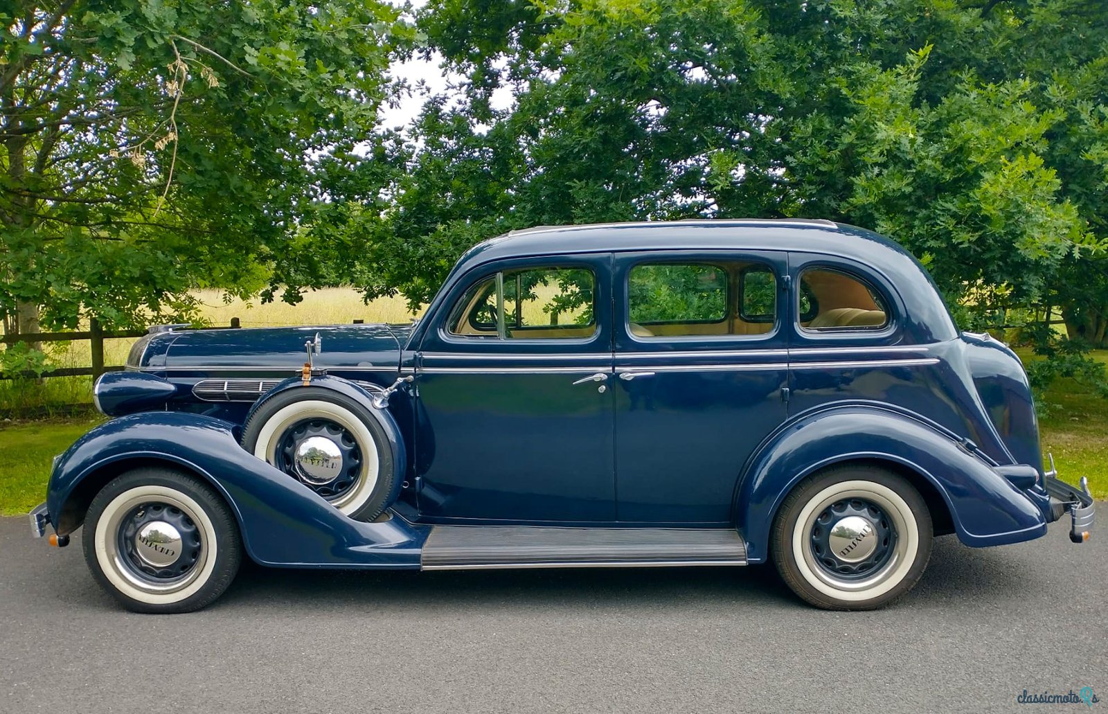 1936' Chrysler Airstream photo #3